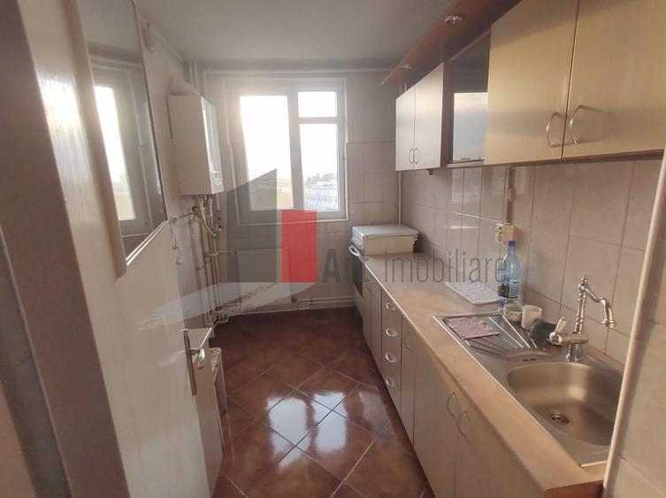 Apartament cu 3 camere semidecomandat în Alexandru Obregia
