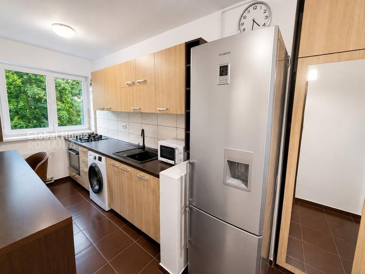 Apartament cu 2 camere semidecomandat, mobilat în P-ța Victoriei