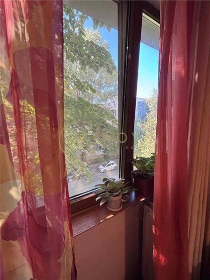Apartament cu 3 camere decomandat, mobilat în Valea Ialomiței