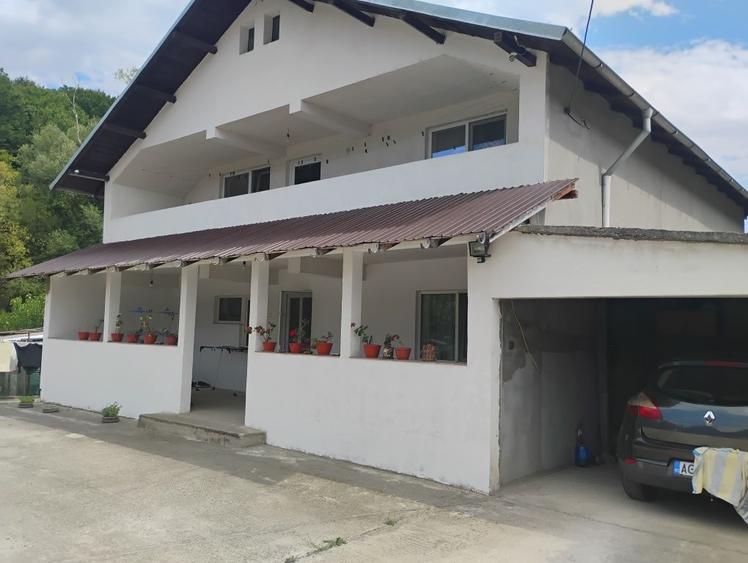 Casă cu 4 camere în Glâmbocu