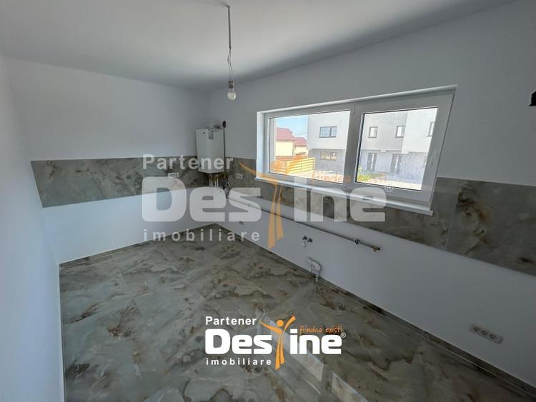 Duplex cu 5 camere cu Canalizare în Valea Lupului