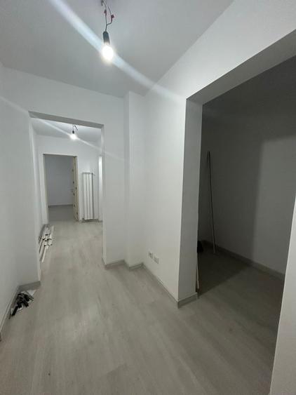 Apartament cu 3 camere decomandat în Sud