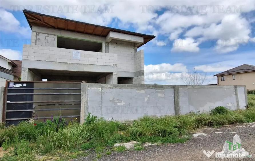 Casă cu 6 camere cu Teren 450 Mp în Valu lui Traian
