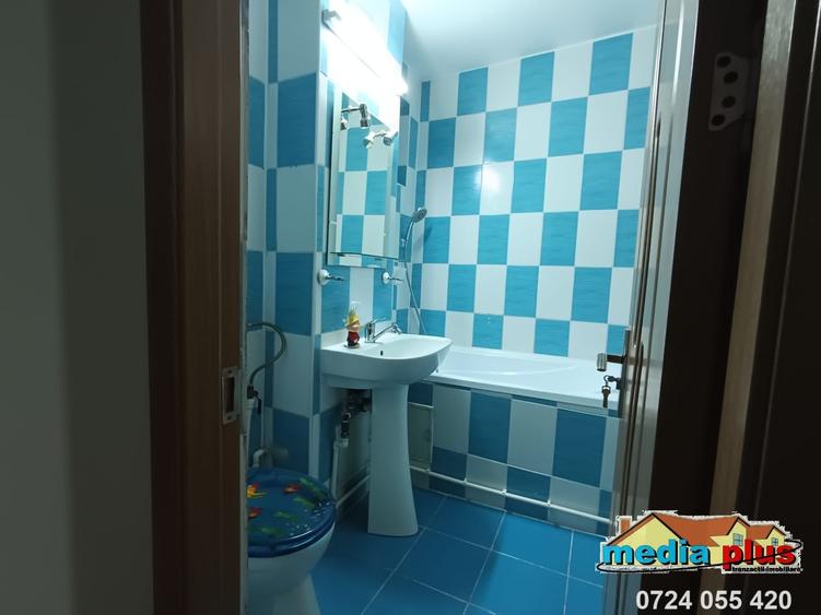 Apartament cu 3 camere semidecomandat în Micro 17
