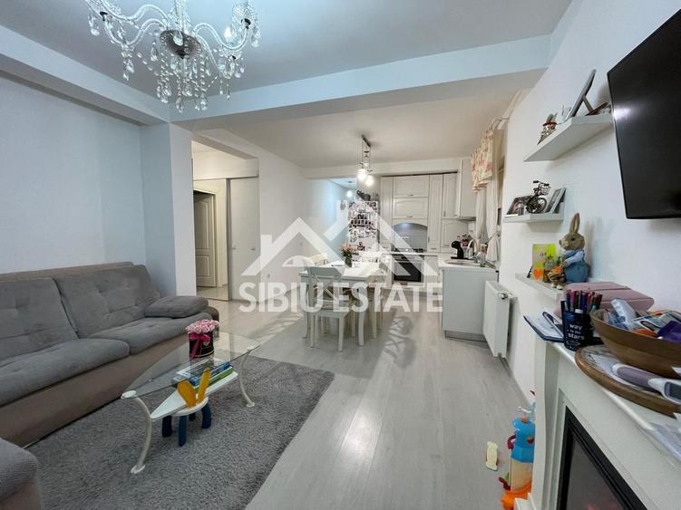 Apartament cu 3 camere semidecomandat, mobilat în Șelimbăr — fotografia 1