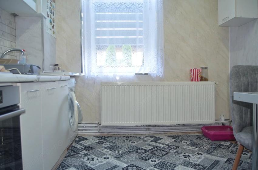 Apartament cu 3 camere semidecomandat în Central