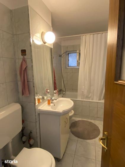 Apartament cu 2 camere decomandat în Văcăresti