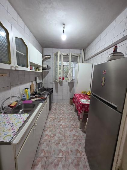 Apartament cu 3 camere decomandat în Basarabia