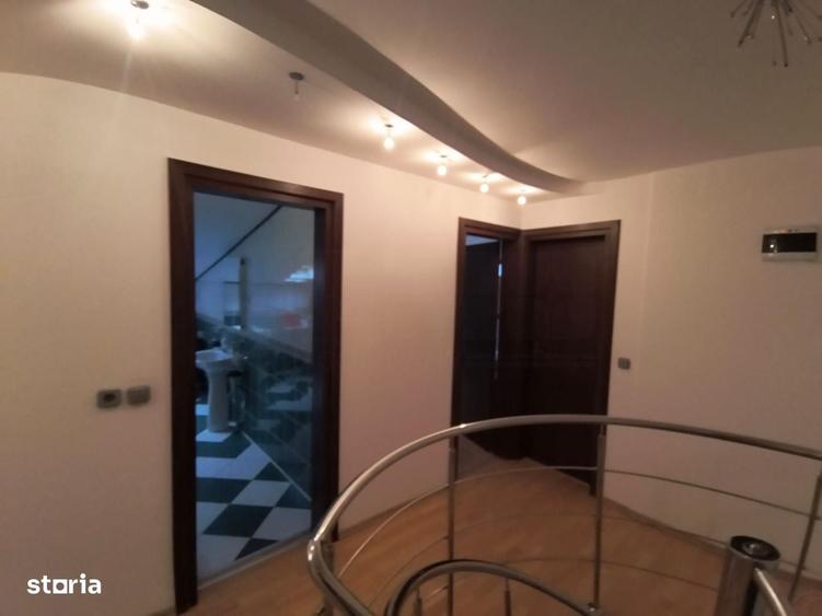 Apartament cu 4 camere în Roșu