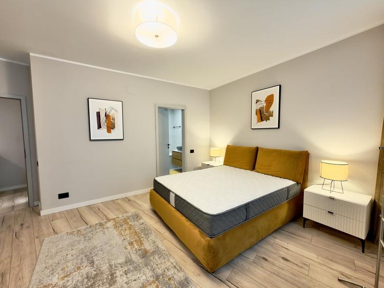 Apartament cu 3 camere semidecomandat, mobilat în Romană