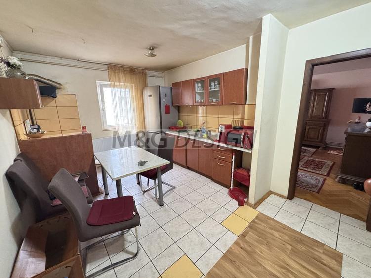 Apartament cu 3 camere decomandat în Lugojului