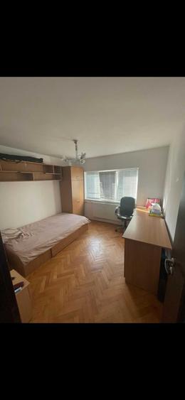 Apartament cu 2 camere decomandat în Girocului
