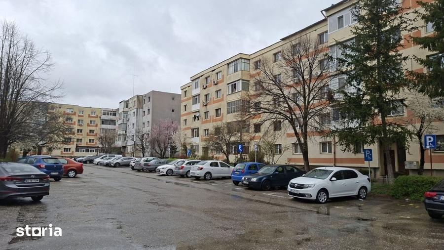 Apartament cu 3 camere, mobilat în Eremia