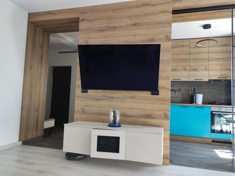 Apartament cu 3 camere semidecomandat, mobilat în Dumbrăvița