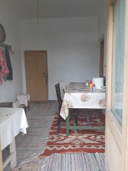 Casă cu 3 camere decomandat în Cioroiașu