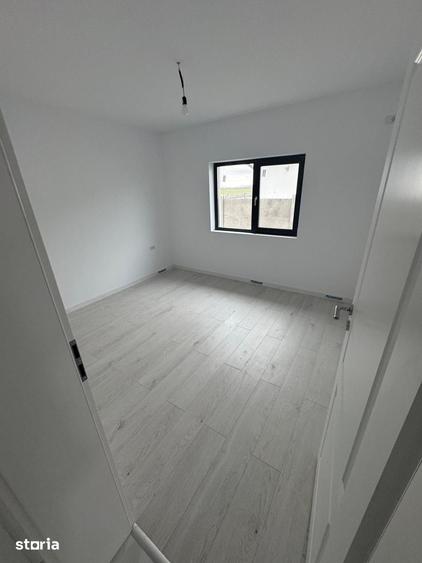 Casă cu 4 camere cu Teren 400 Mp în Olteni