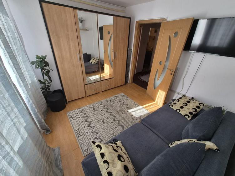 Apartament cu 2 camere decomandat, mobilat în Complex Studențesc