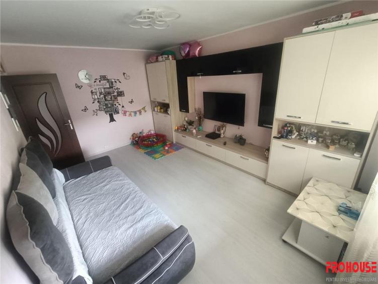 Apartament cu 3 camere decomandat în Mioriței