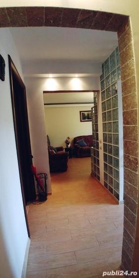 Apartament cu 3 camere semidecomandat în Berceni