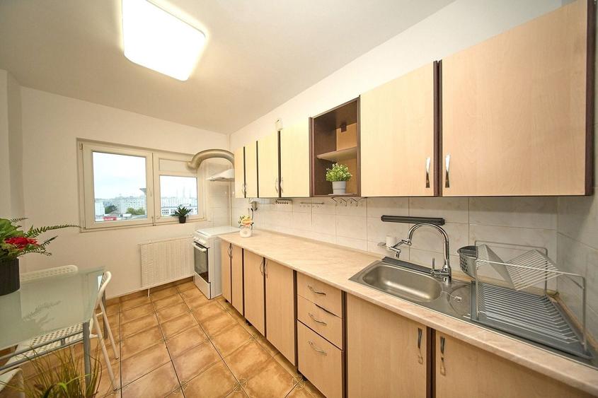 Apartament cu 3 camere semidecomandat în Dristor