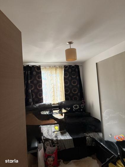Apartament cu 3 camere decomandat în Vitan