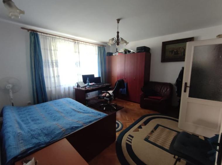 Casă cu 3 camere cu Teren 579 Mp în Florilor