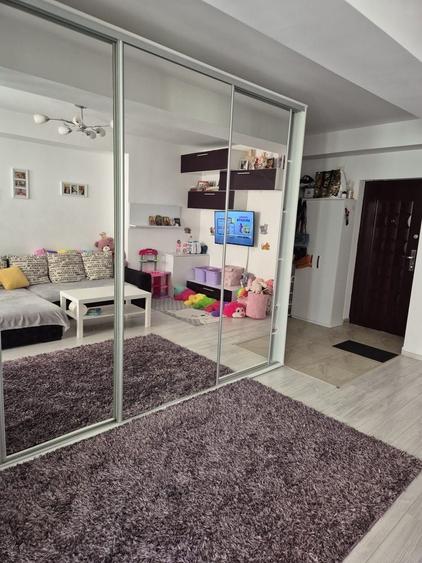 Apartament cu 2 camere decomandat în Roșu