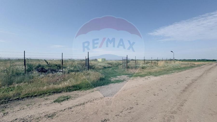 Teren agricol extravilan de 16750 mp, în Cârcea