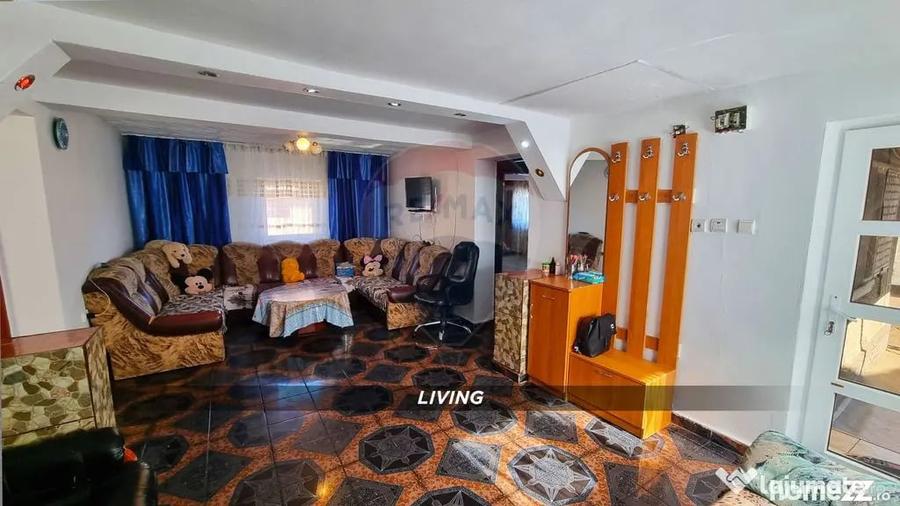 Casă cu 3 camere cu Teren 3724 Mp în Borlești