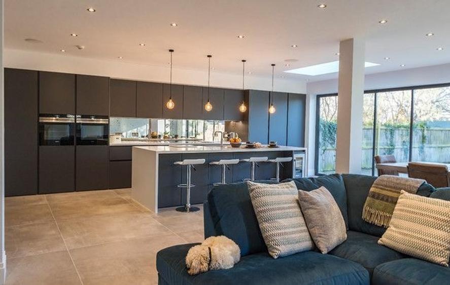 Apartament cu 4 camere decomandat în Brâncoveanu