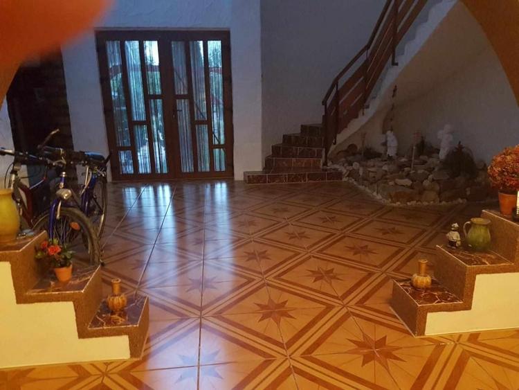 Casă individuală cu 6 camere cu Teren 661 Mp în Nădlac