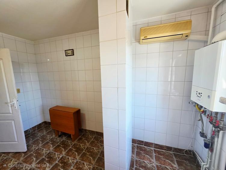 Apartament cu 3 camere decomandat în Enachiță Văcărescu