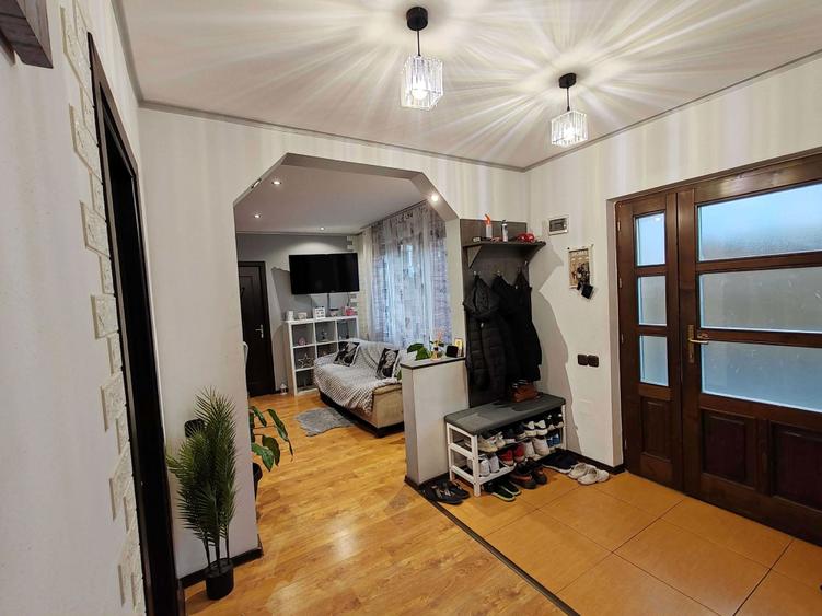 Casă cu 4 camere în Între Lacuri