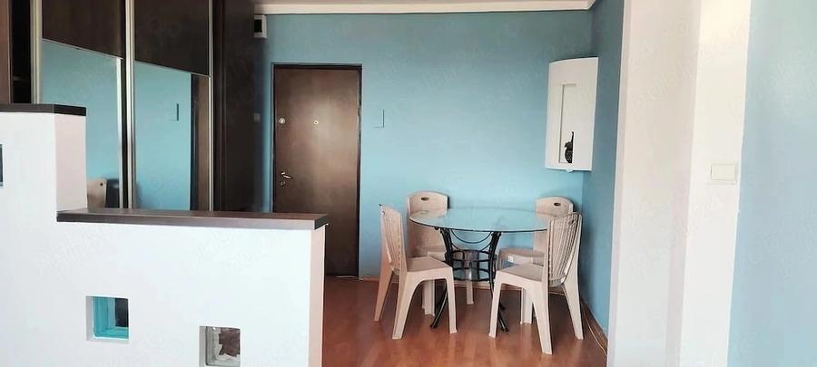 Garsonieră decomandată în Poarta 6