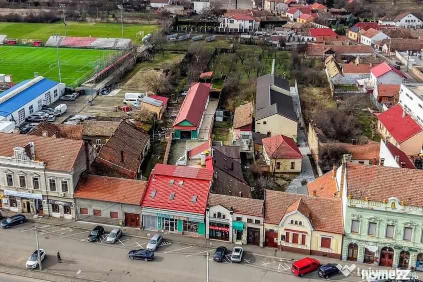 Spațiu comercial, de 890 mp, în Aradul Nou