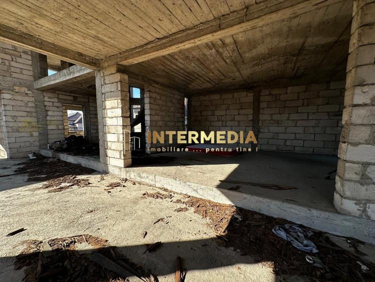 Casă individuală cu 11 camere cu Piscina în Bărăbanț