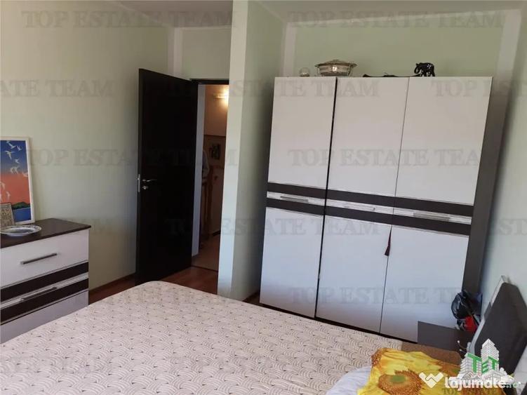Apartament cu 4 camere decomandat în 1 Decembrie