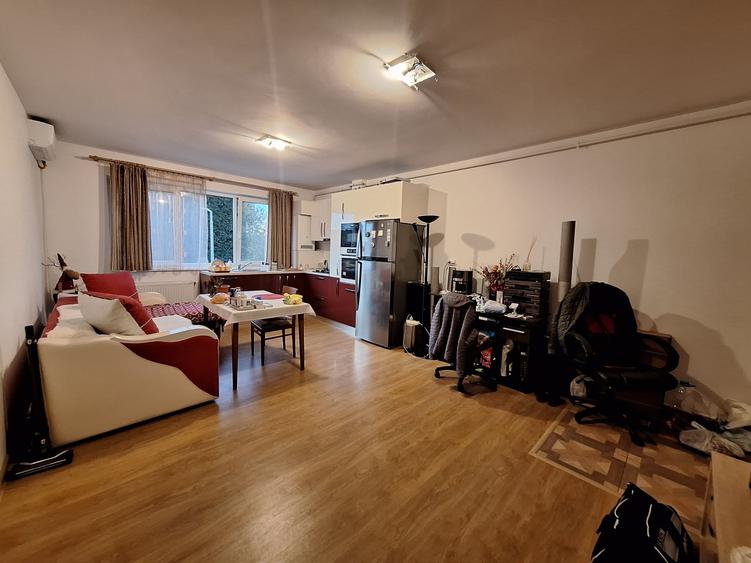 Apartament cu 2 camere semidecomandat, mobilat în Florești