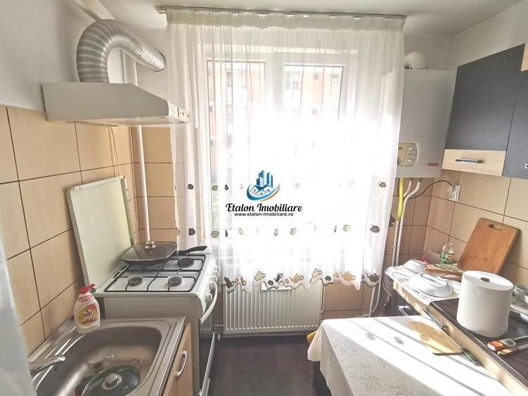 Garsonieră decomandată în Precista