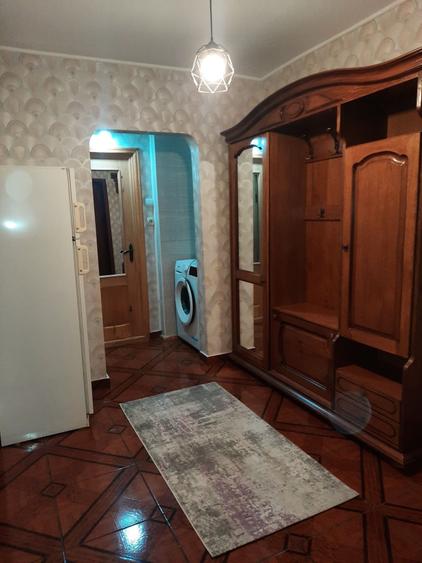 Apartament cu 2 camere decomandat în Calarași 4