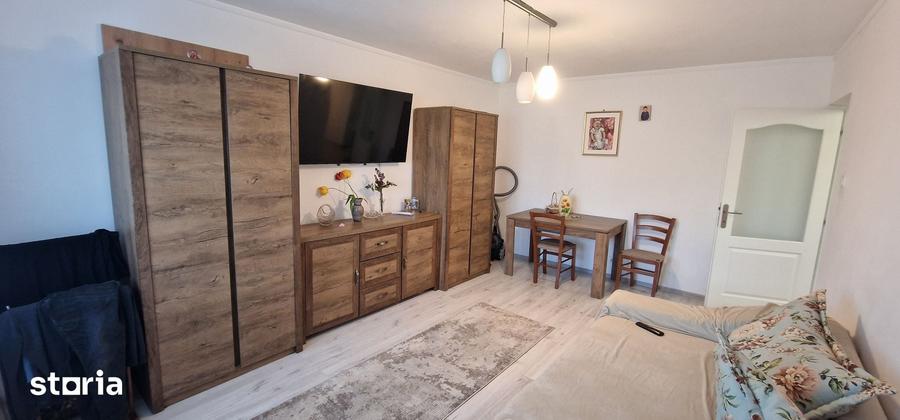 Apartament cu 3 camere decomandat în Sud