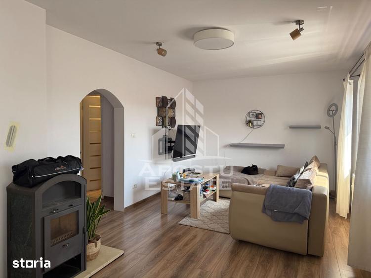 Casă cu 6 camere cu Teren 250 Mp în Ghiroda
