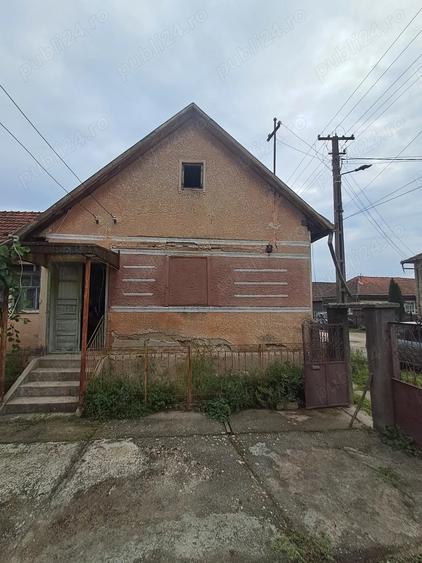 Casă cu 4 camere în Nadăș