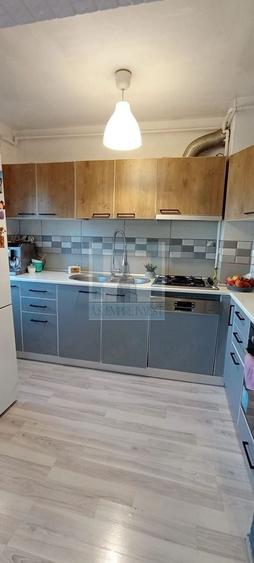 Apartament cu 3 camere decomandat, mobilat în Tractorul