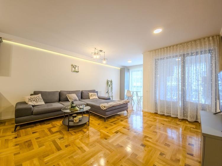 Apartament cu 2 camere semidecomandat, mobilat în Bună Ziua