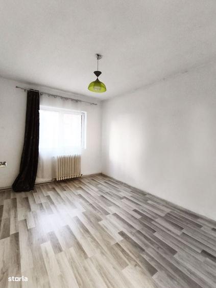 Apartament cu 3 camere decomandat în Albești