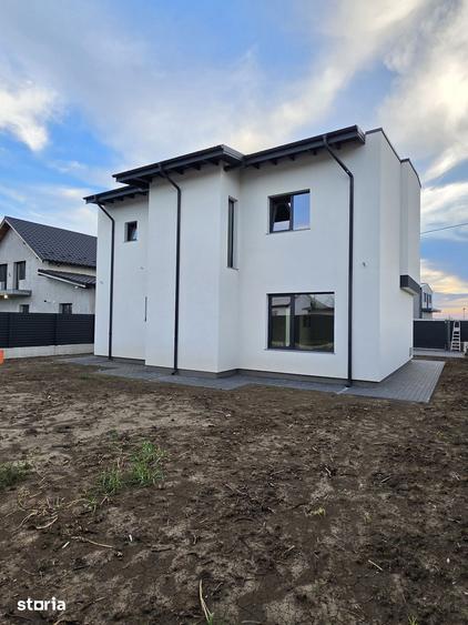 Casă cu 4 camere cu Teren 510 Mp în Holboca