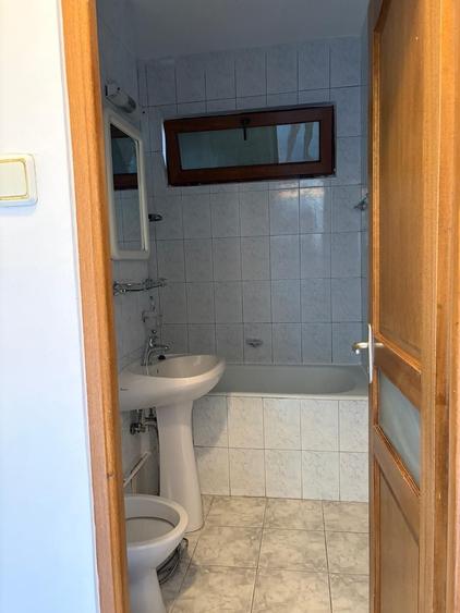 Apartament cu 4 camere decomandat în Exterior Vest