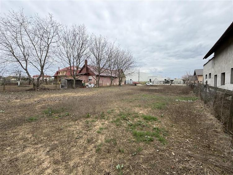 Teren Construcții intravilan de 1395 mp, în Oncea
