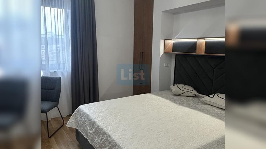 Apartament cu 4 camere decomandat în Victoriei